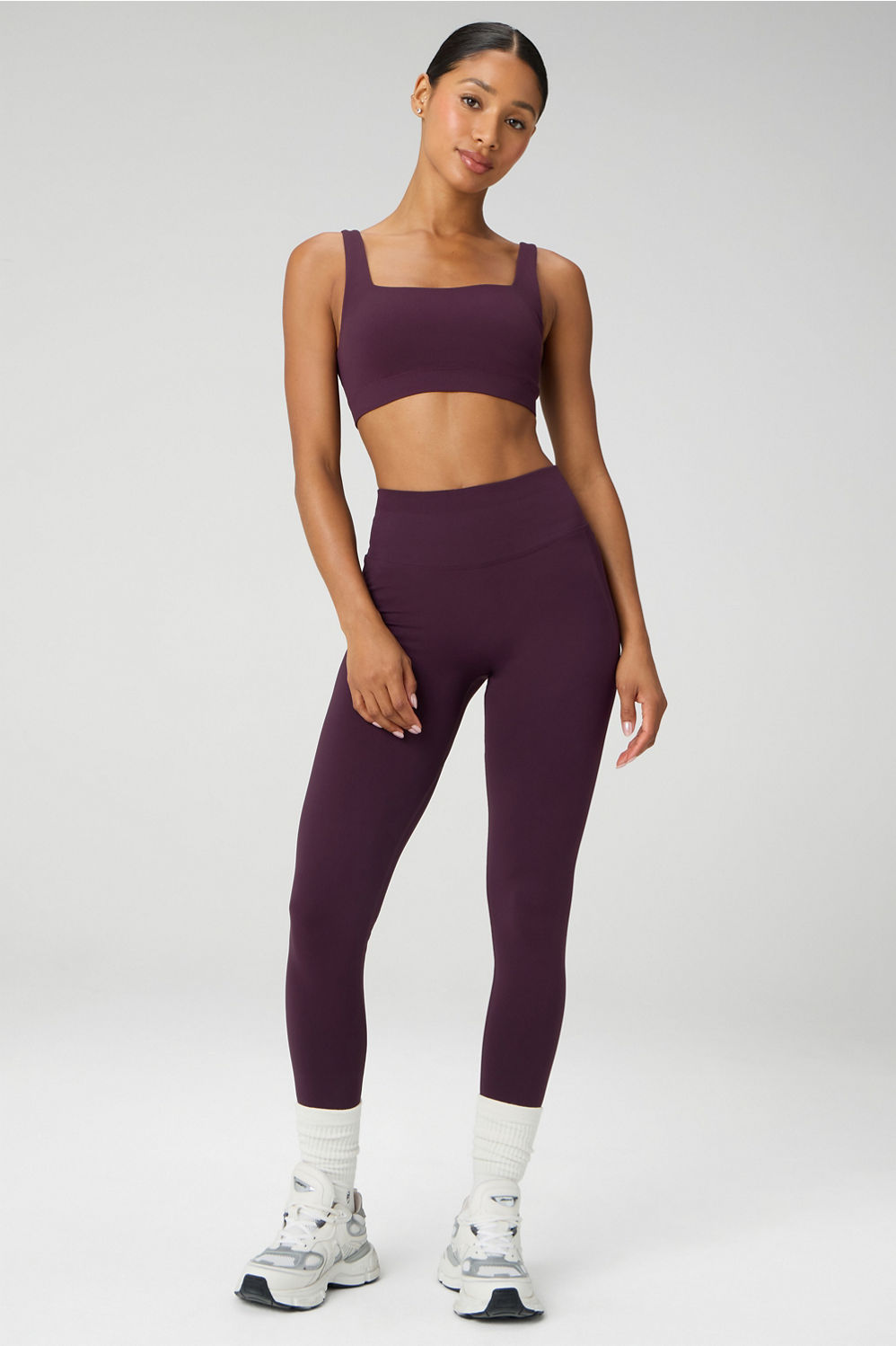 SLEEK SEAMLESS SQUARE NECK LOW IMPACT BRA