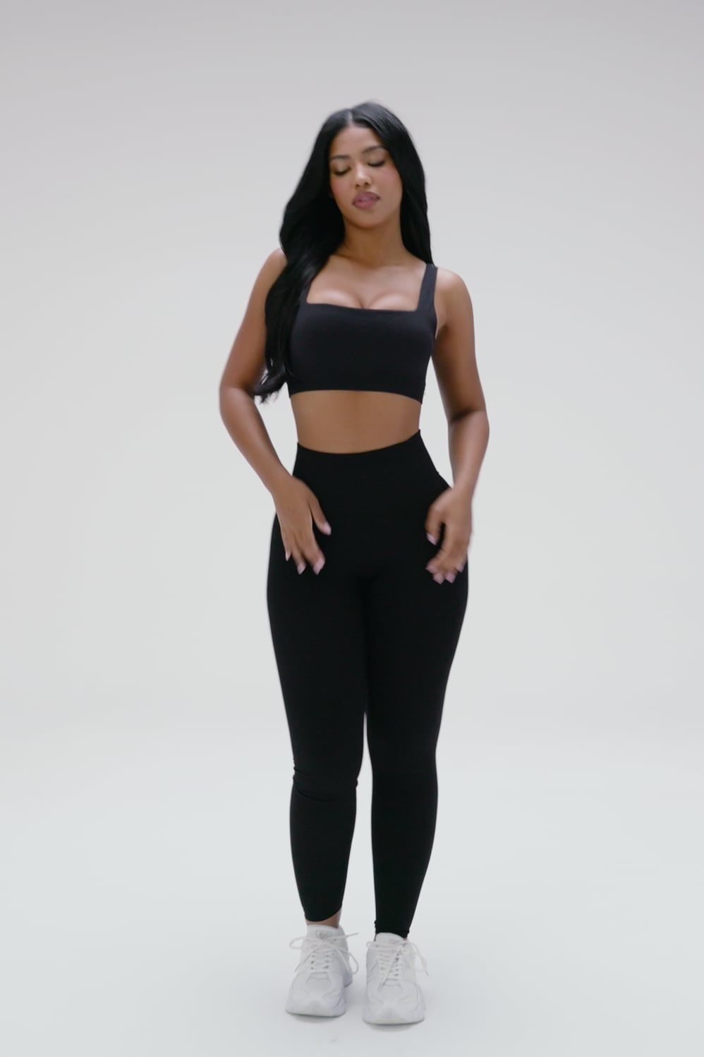 SLEEK SEAMLESS SQUARE NECK LOW IMPACT BRA