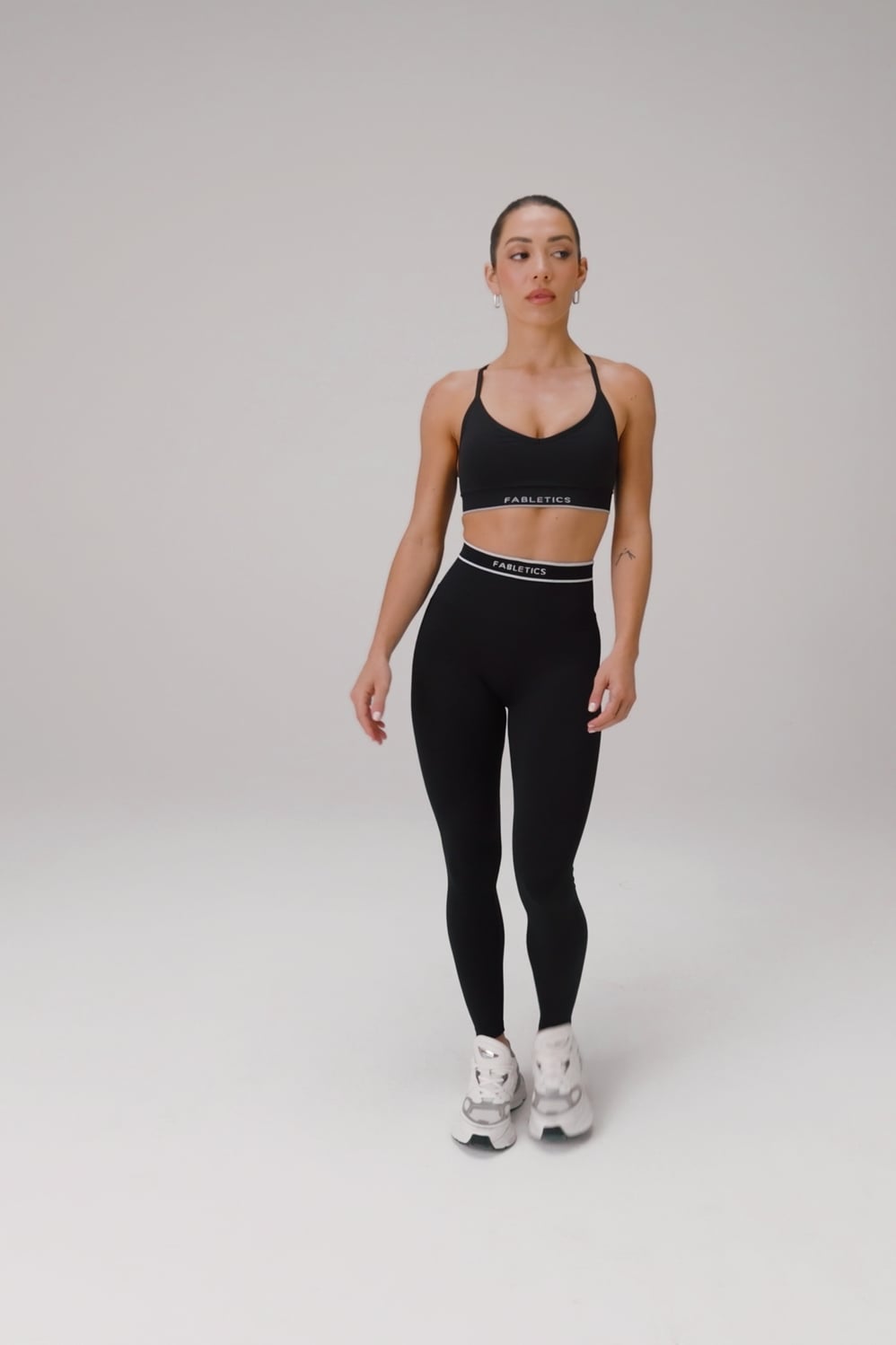 SEAMLESS V-NECK LOW IMPACT BRA