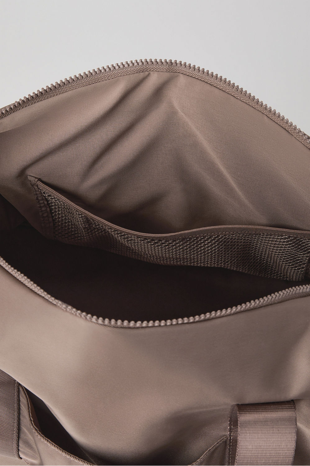 THE ESSENTIAL GYM BAG