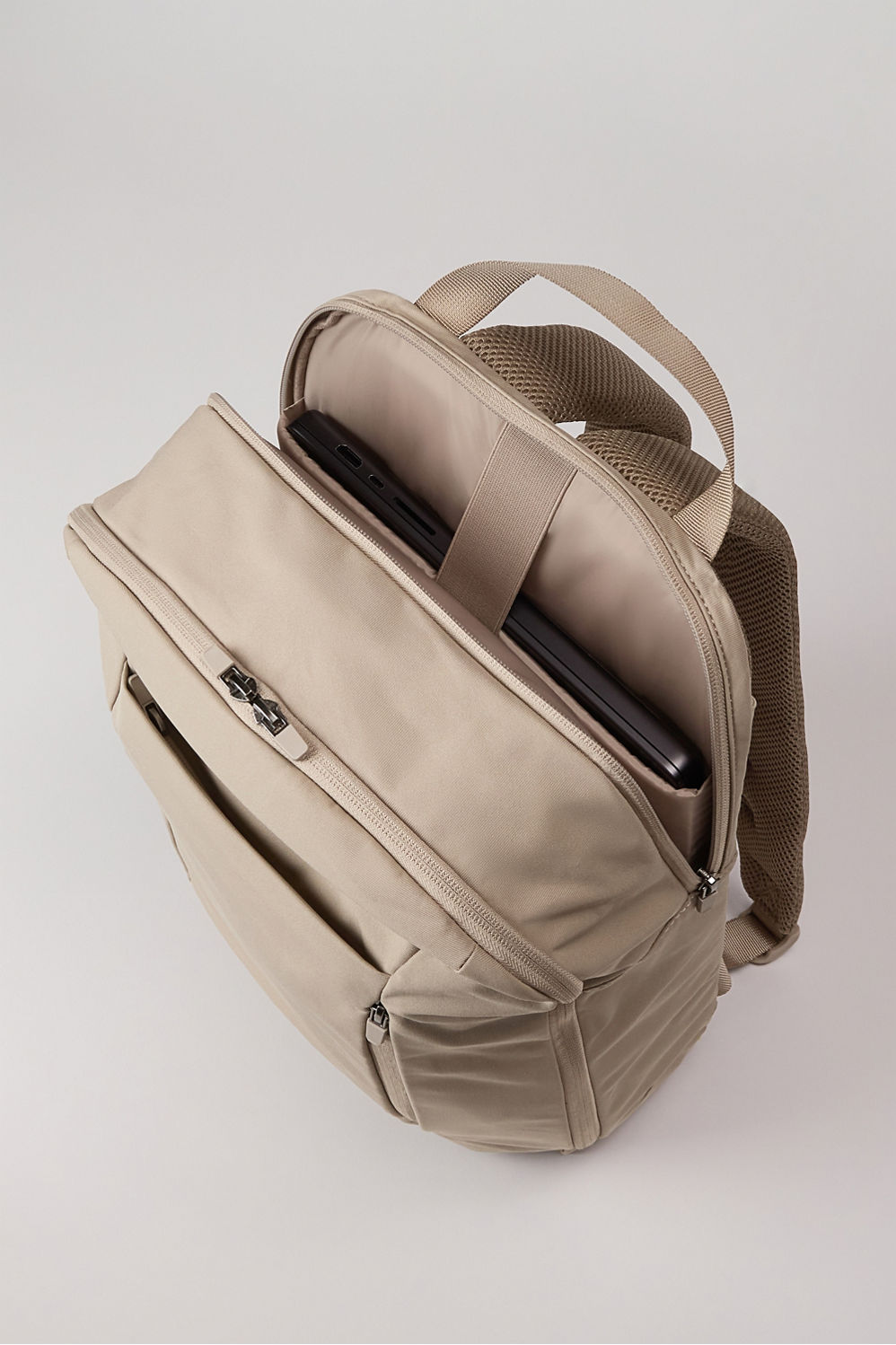THE SLEEK BACKPACK