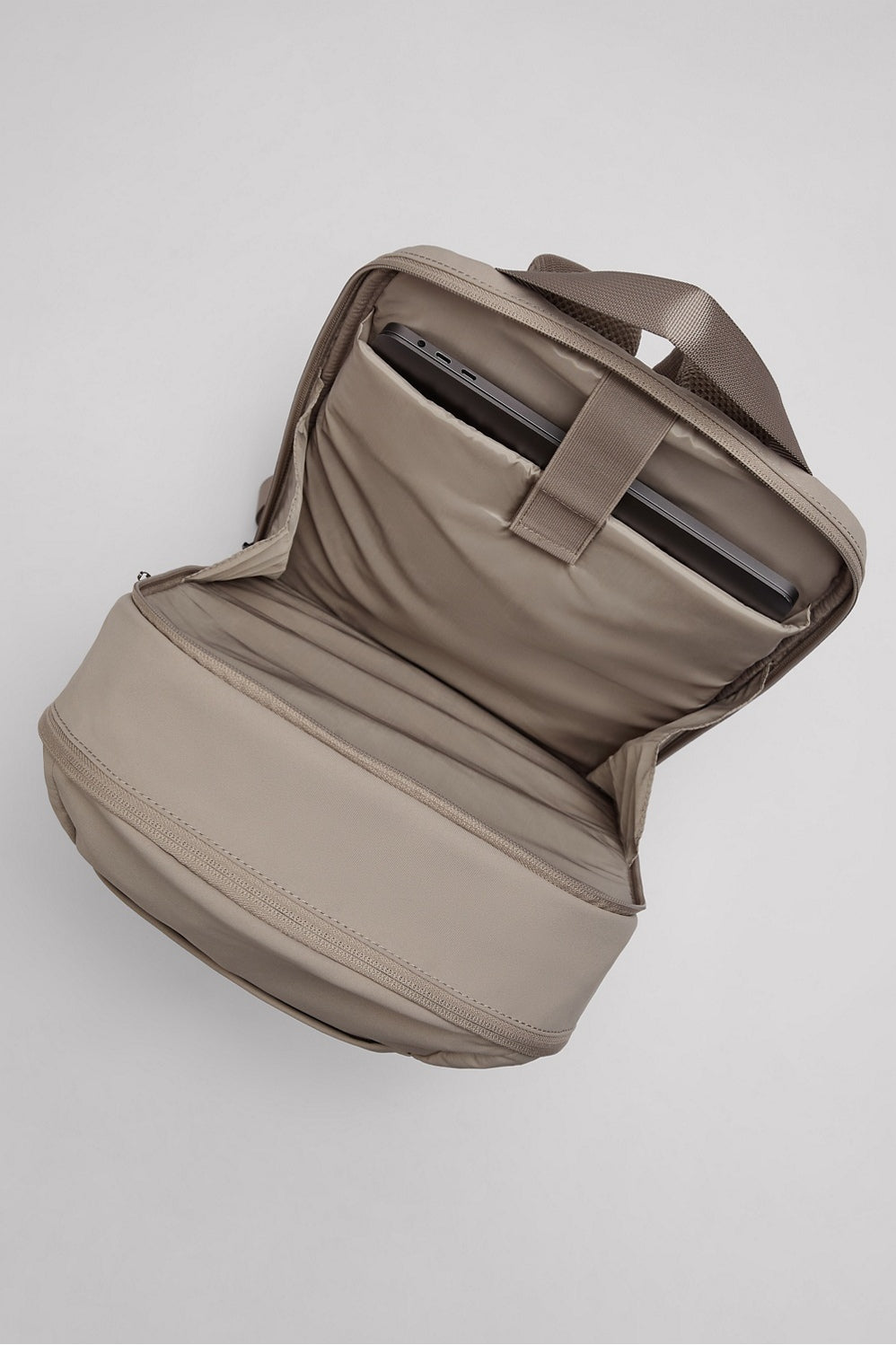 THE SLEEK BACKPACK