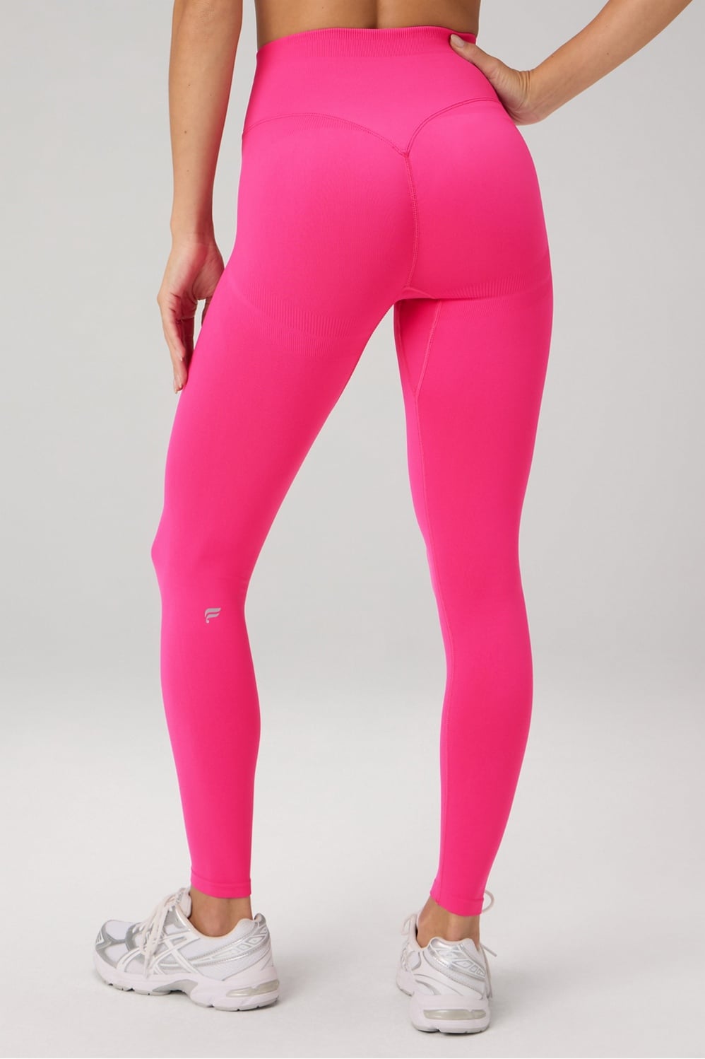 SEAMLESS SCRUNCH LEGGING-SHORT