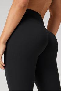 THE NO-SEAM PURELUXE TLC LEGGING-SHORT