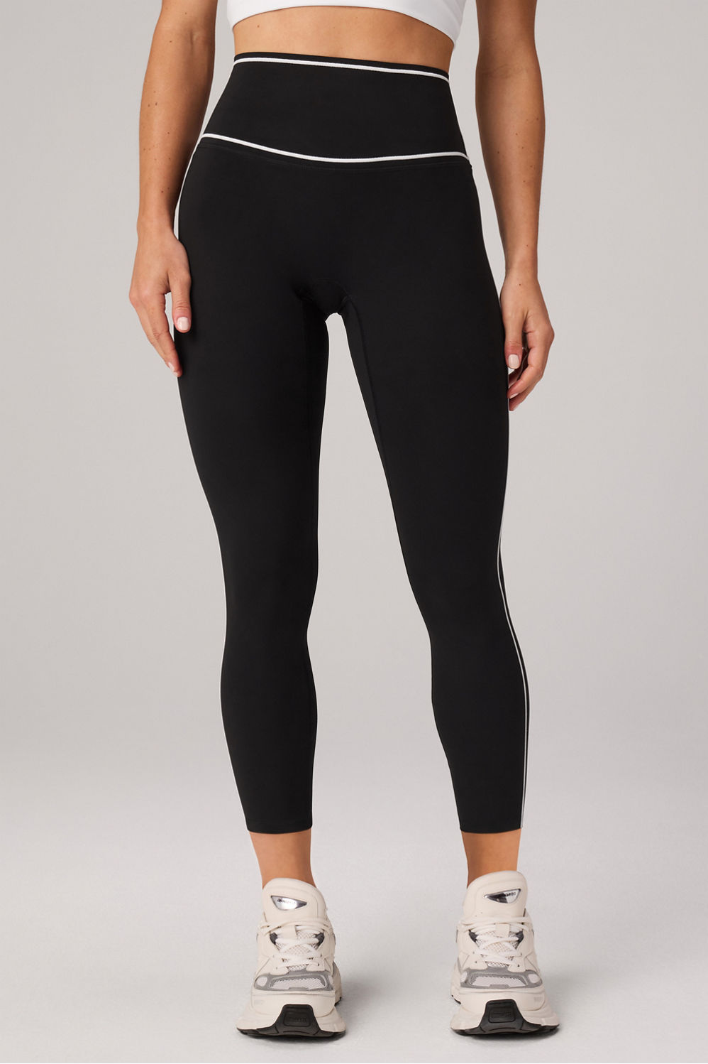 THE NO-SEAM PURELUXE TLC LEGGING-SHORT