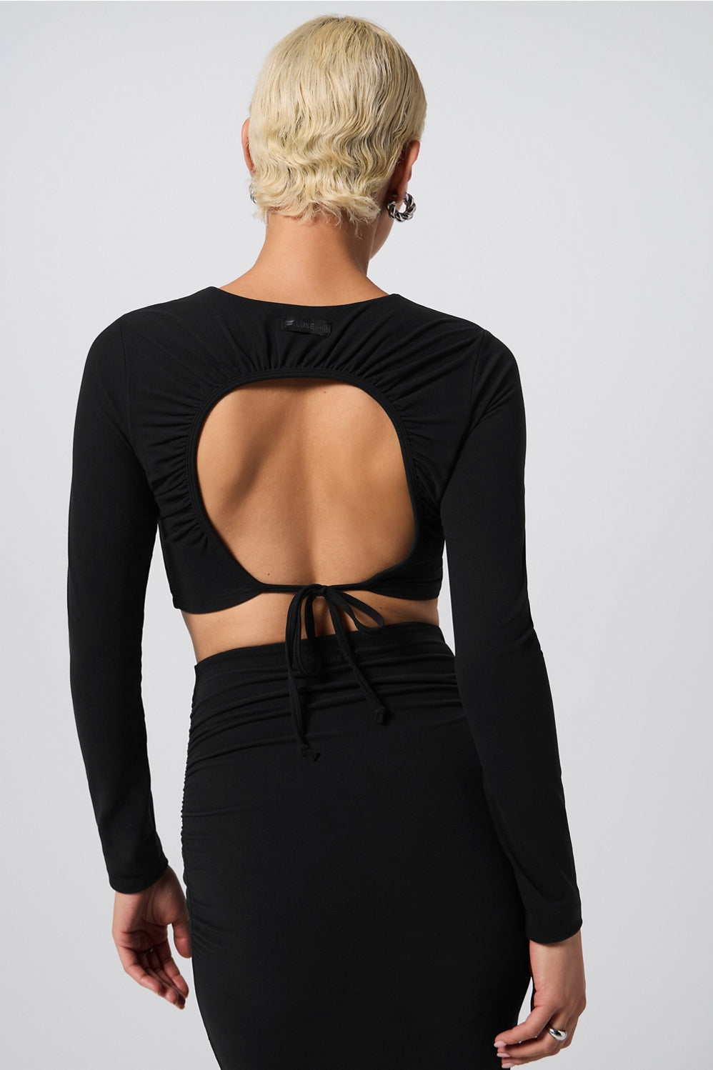 SLEEK LONG SLEEVE TOP