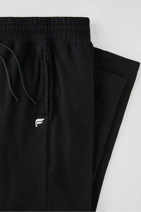 THE GO-TO STRAIGHT LEG PANT