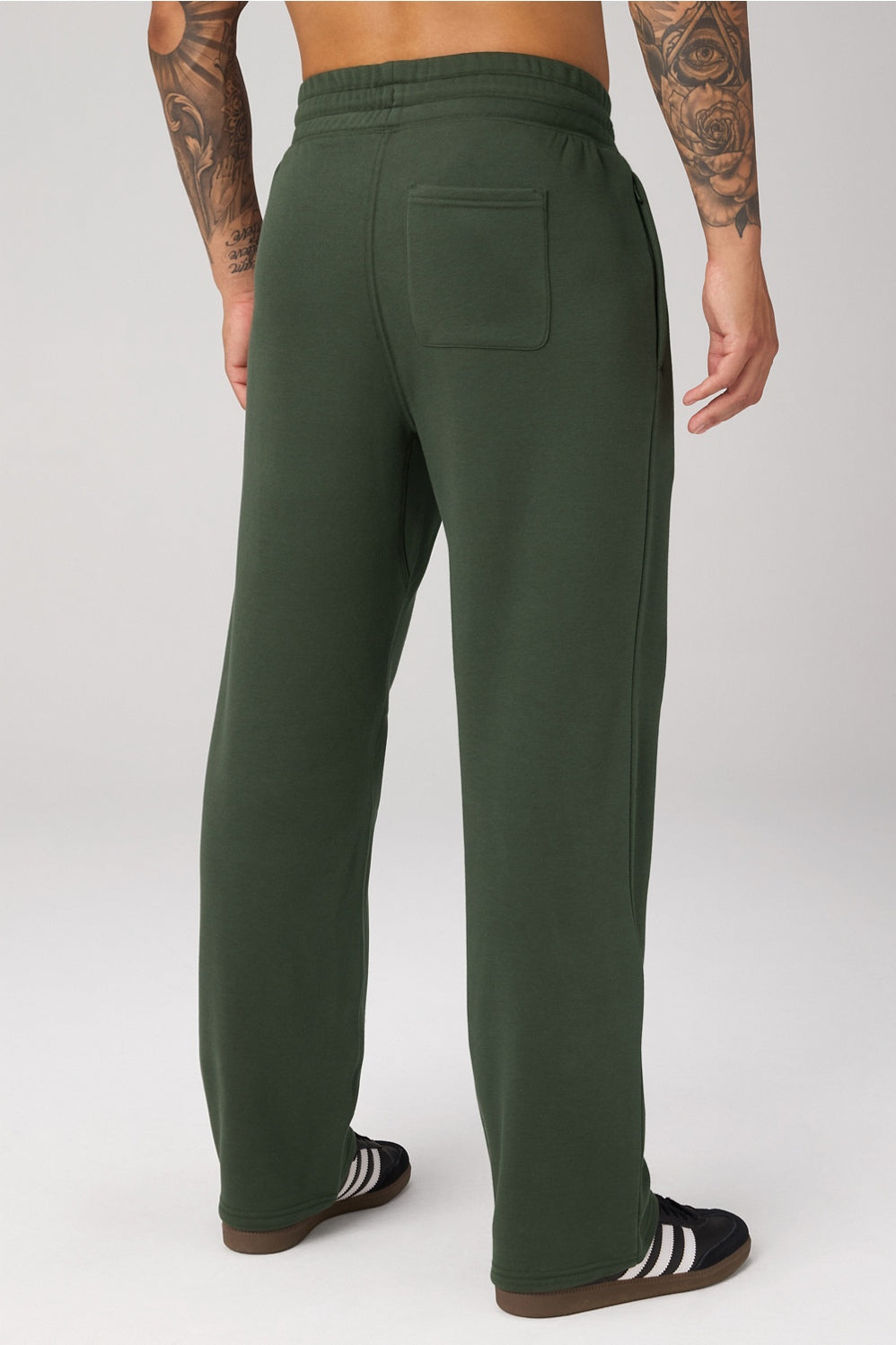 THE GO-TO STRAIGHT LEG PANT