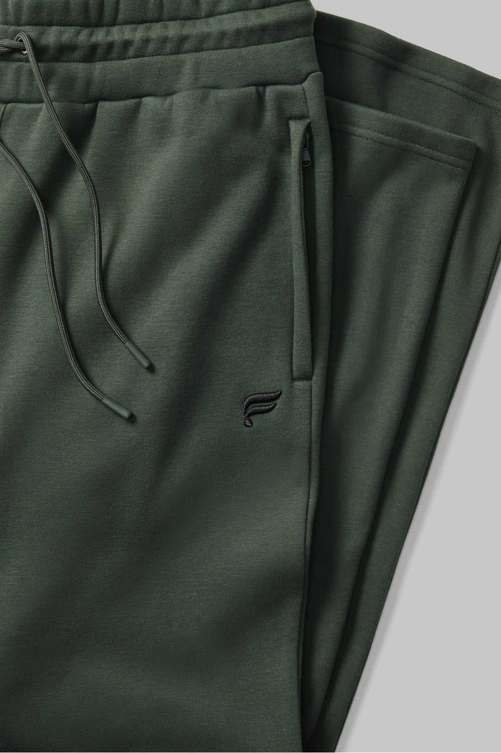THE GO-TO STRAIGHT LEG PANT