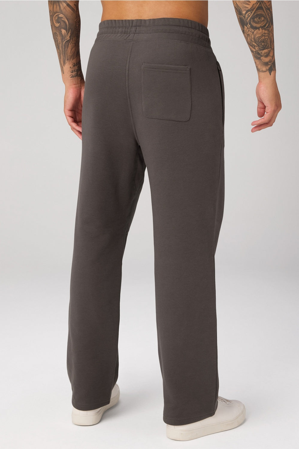 THE GO-TO STRAIGHT LEG PANT