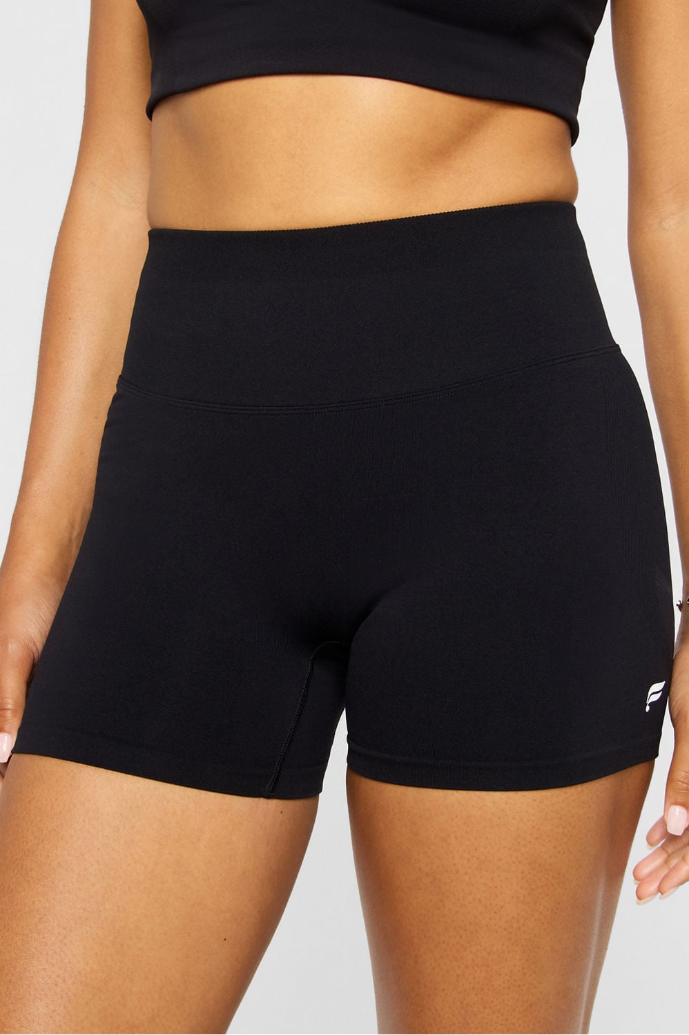 SEAMLESS SCRUNCH SHORT 4"