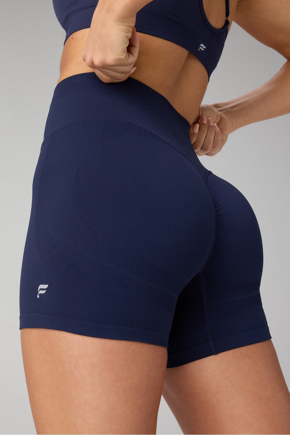 SEAMLESS SCRUNCH SHORT 4"