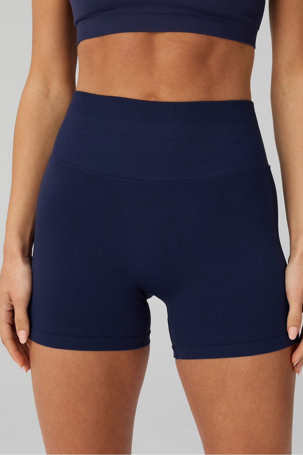 SEAMLESS SCRUNCH SHORT 4"