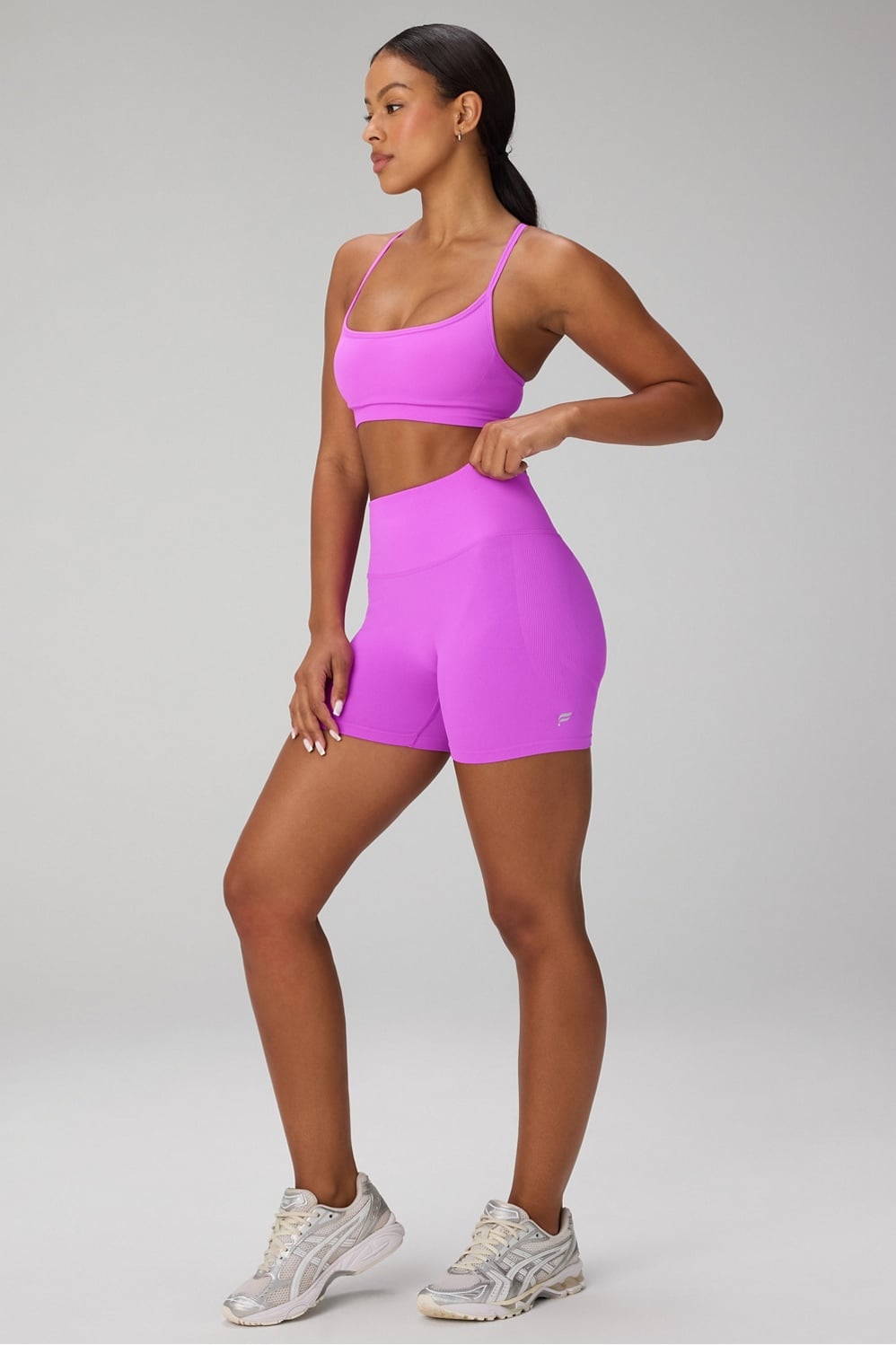 SEAMLESS SCRUNCH SHORT 4"