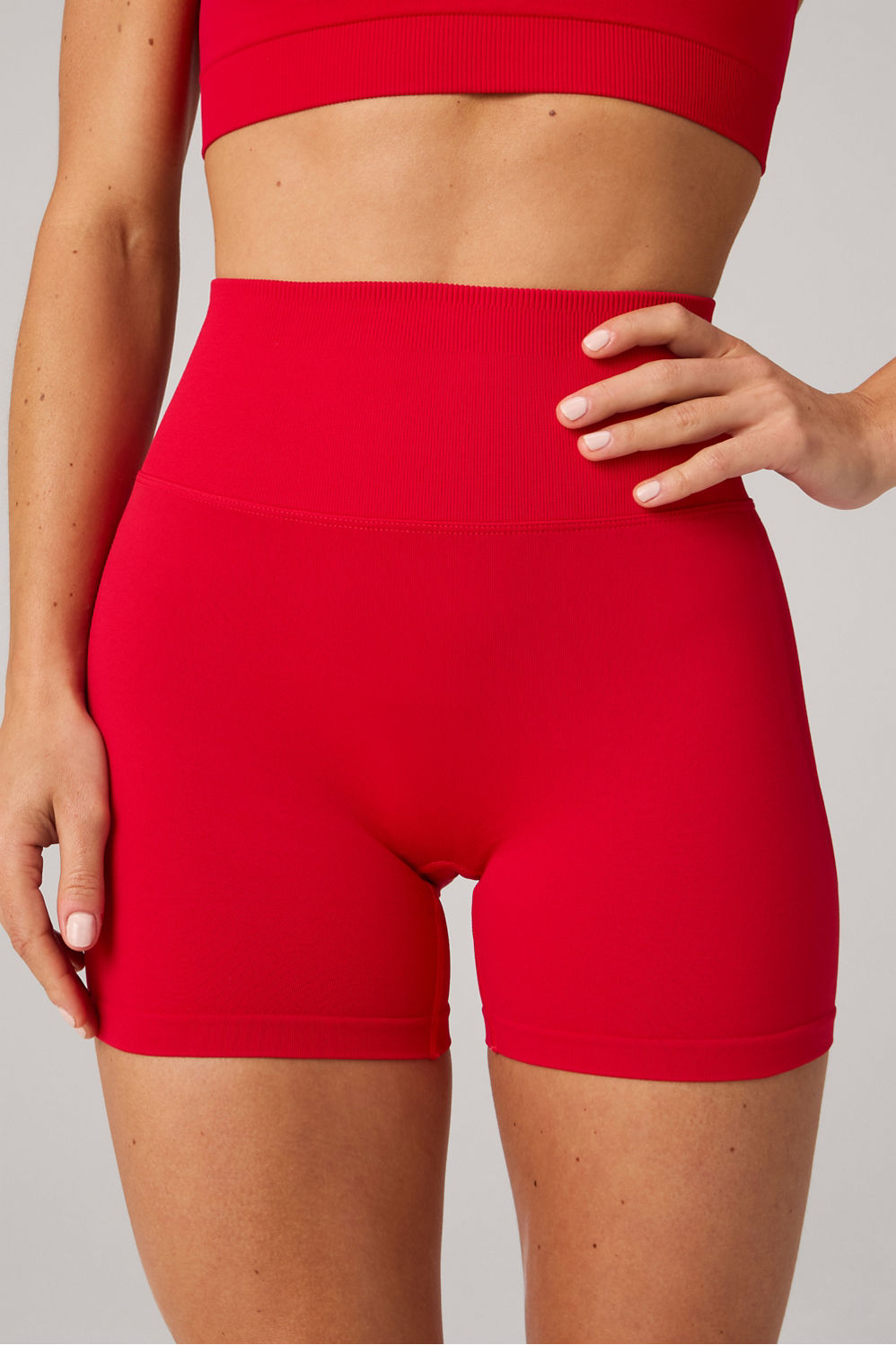 SEAMLESS SCRUNCH SHORT 4"