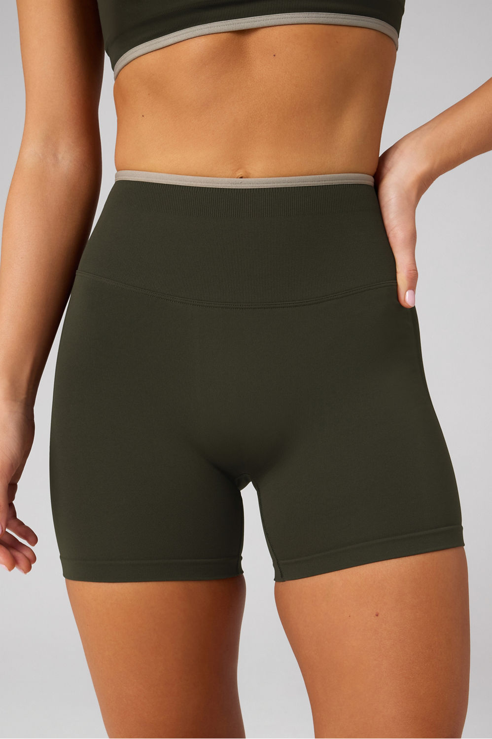 SEAMLESS SCRUNCH SHORT 4