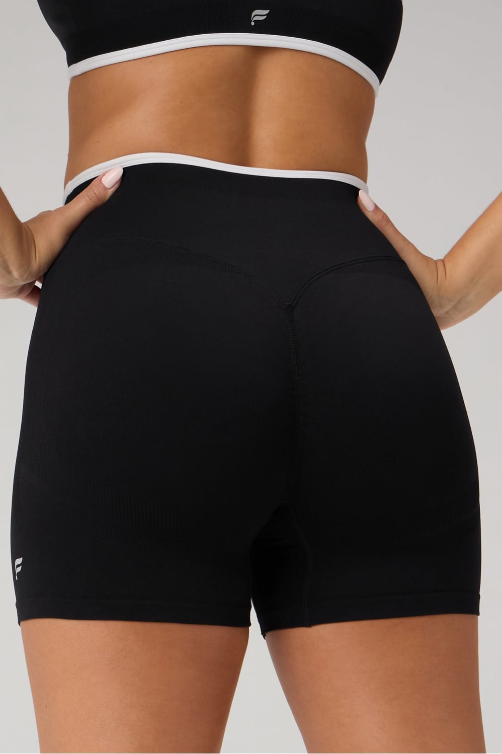 SEAMLESS SCRUNCH SHORT 4