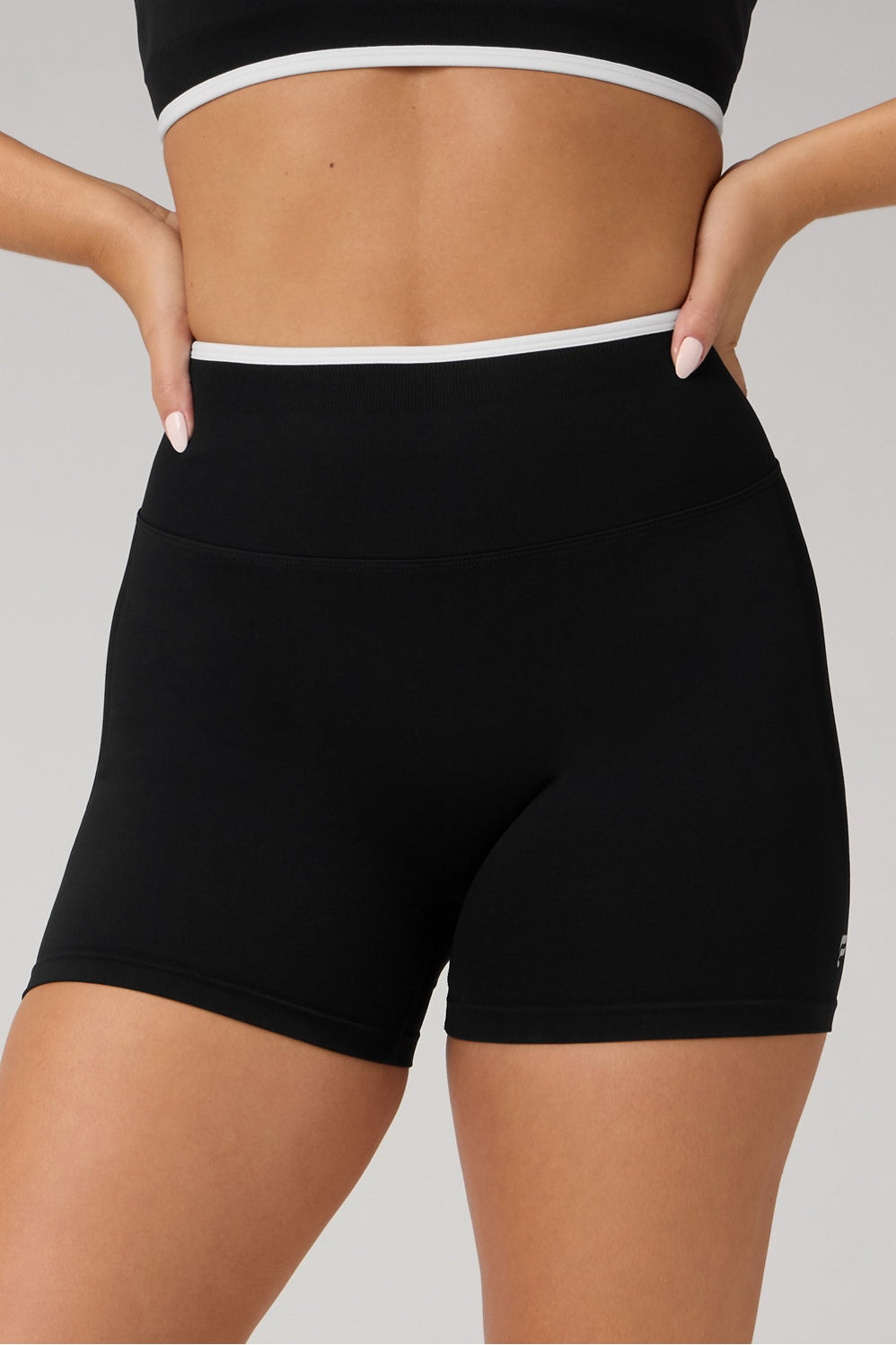 SEAMLESS SCRUNCH SHORT 4