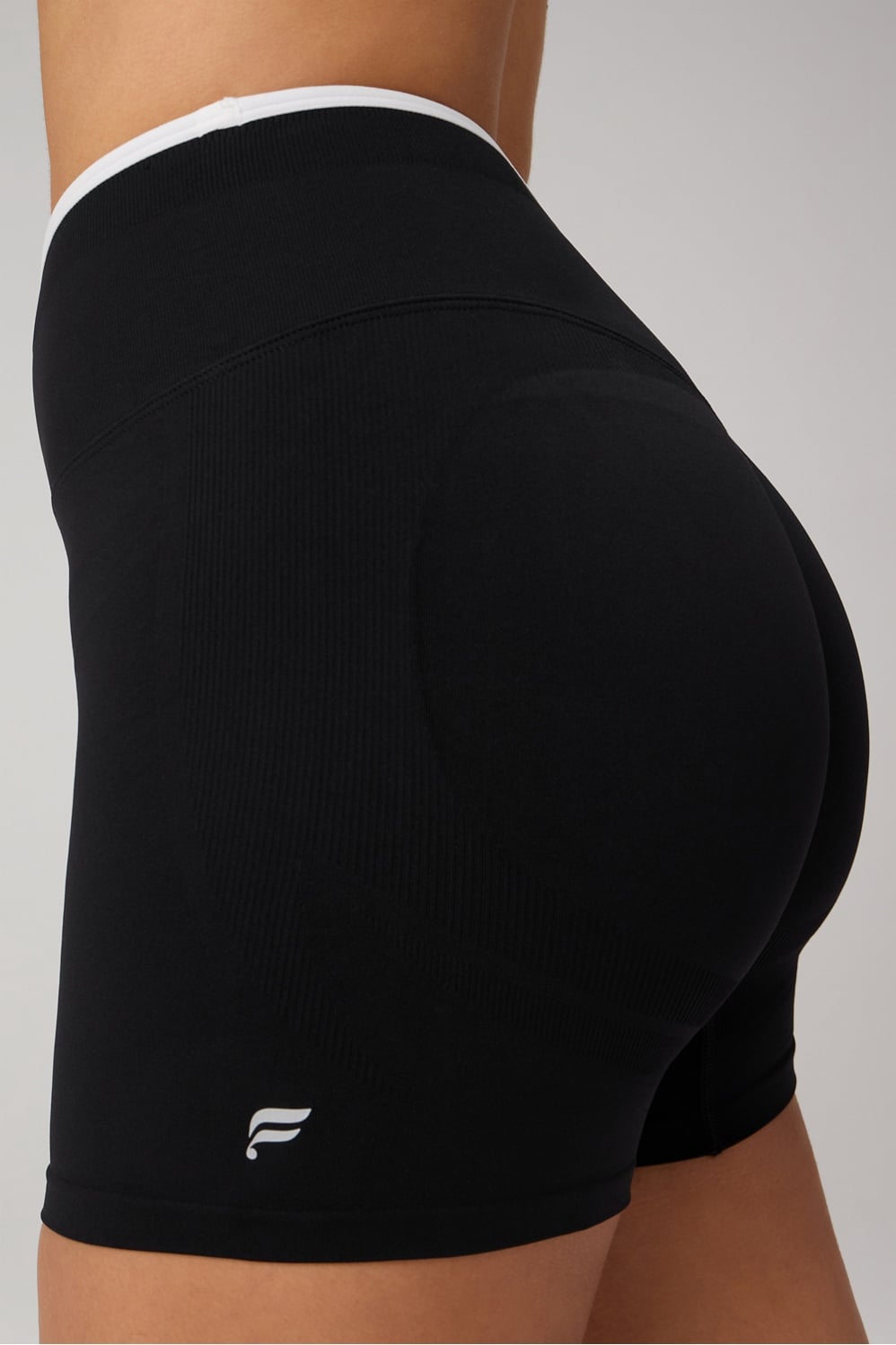 SEAMLESS SCRUNCH SHORT 4