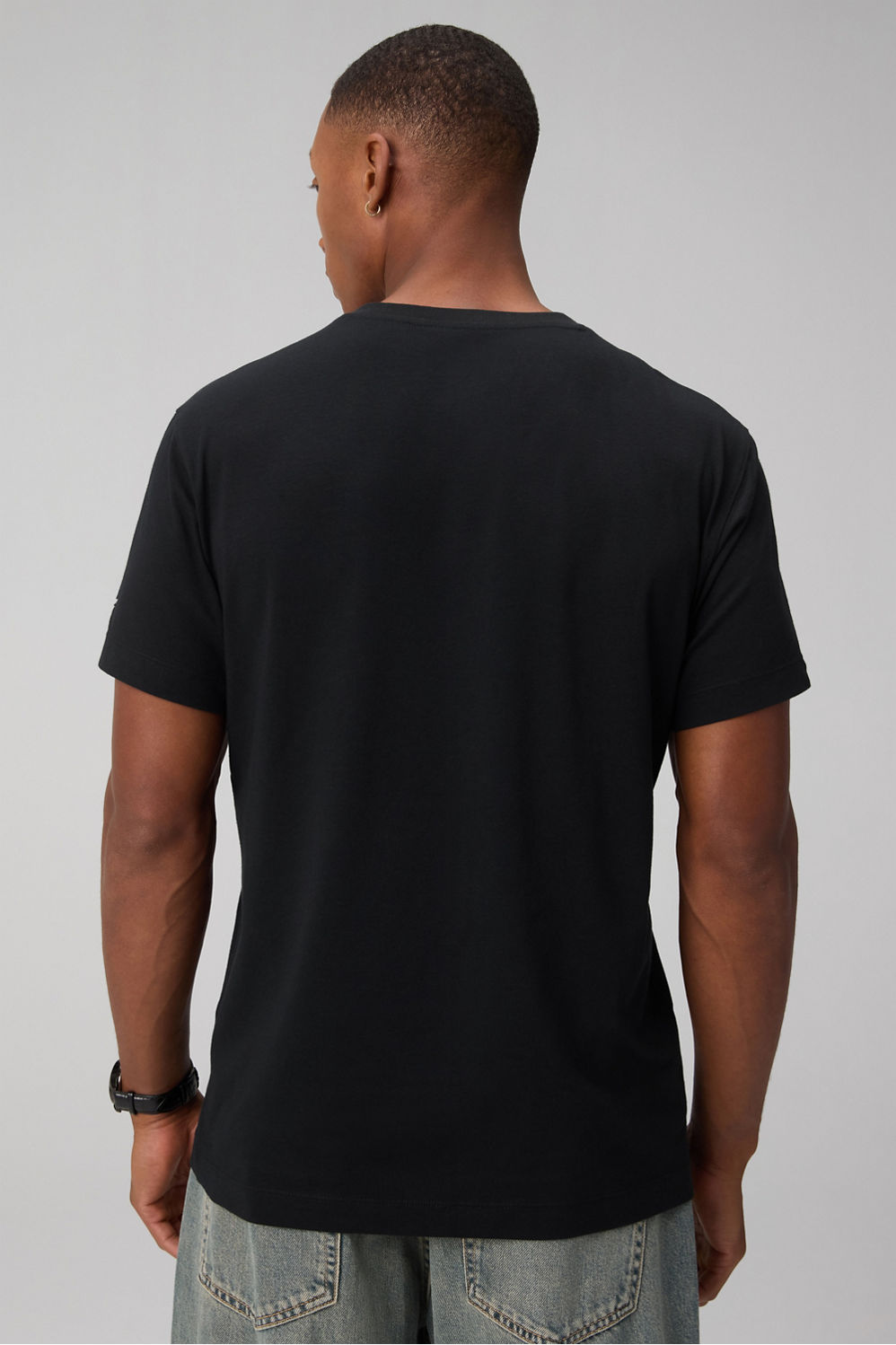 THE 24-7 V-NECK