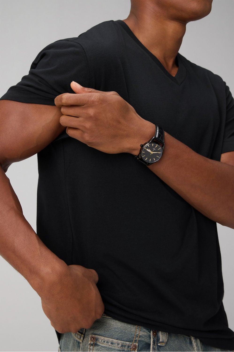 THE 24-7 V-NECK