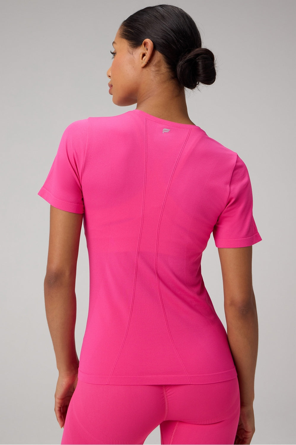 FEATHER TECH+ SHORT- SLEEVE TOP
