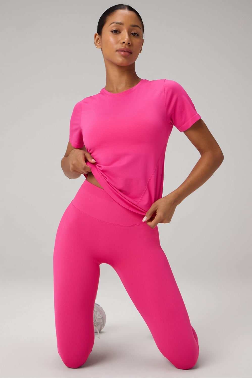 FEATHER TECH+ SHORT- SLEEVE TOP