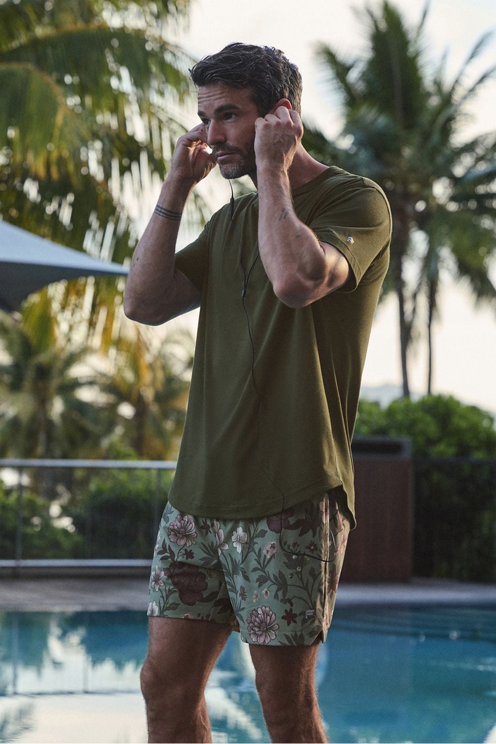THE 24-7 TEE CURVED HEM