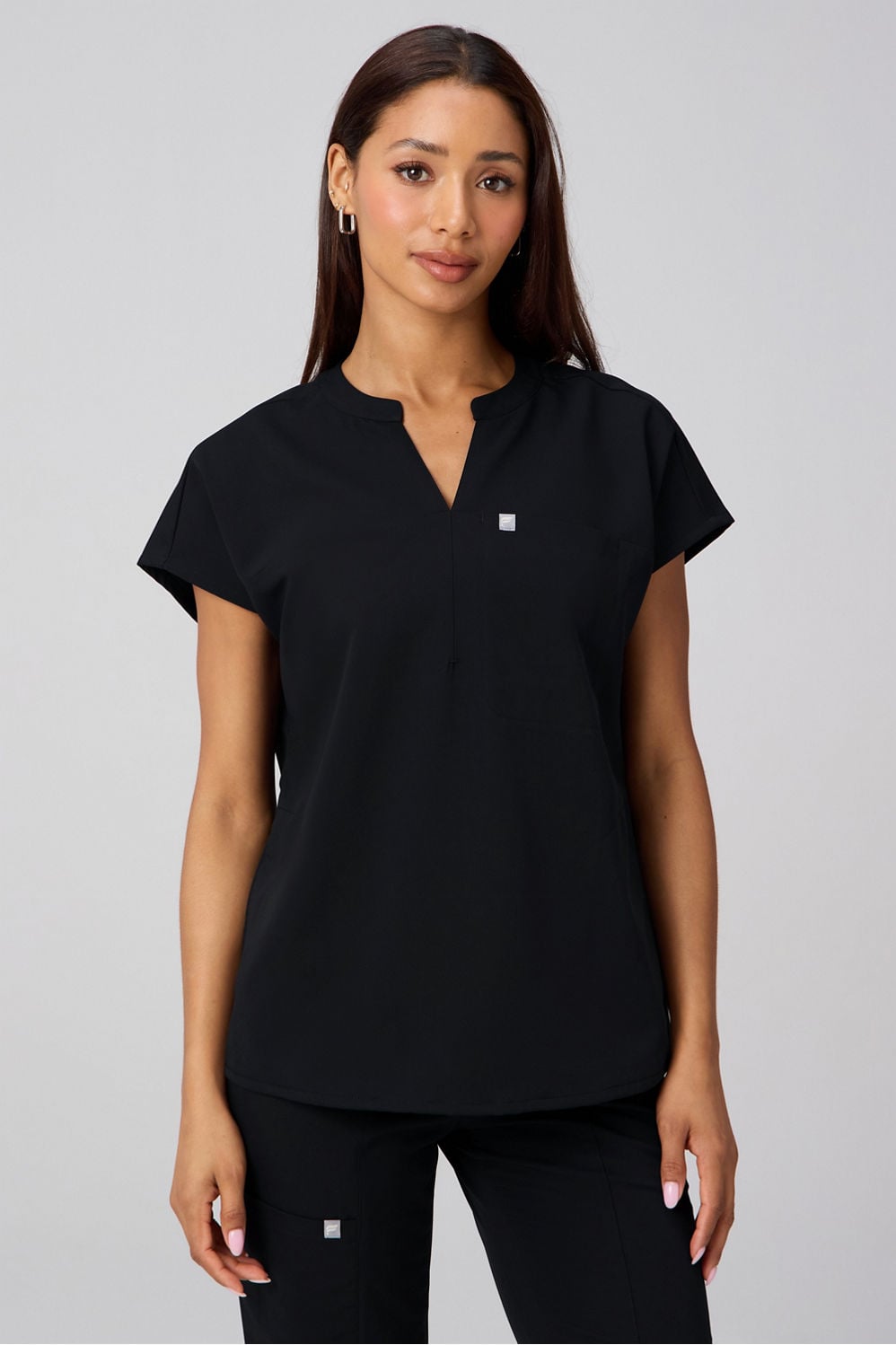 EVOLVE SCRUB TOP
