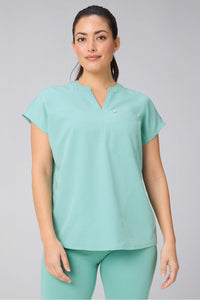 EVOLVE SCRUB TOP