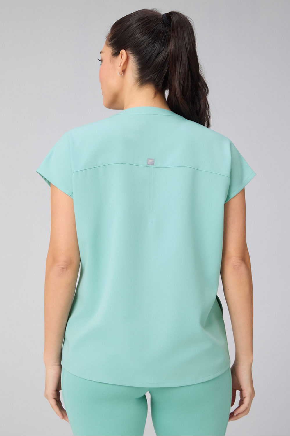 EVOLVE SCRUB TOP