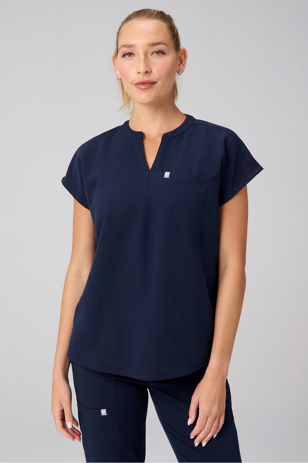 EVOLVE SCRUB TOP