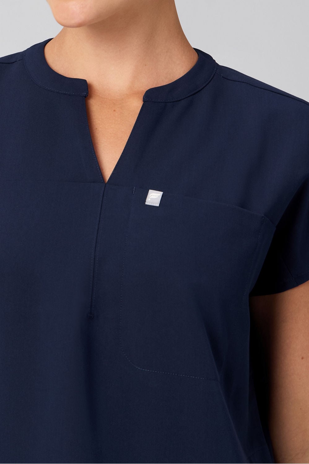EVOLVE SCRUB TOP